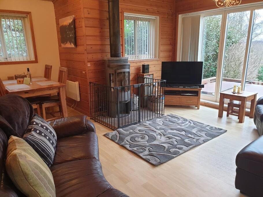 Luxury Peak District Lodge, Hot Tub, Log Burner, Nr Lake Rudyard Exterior foto